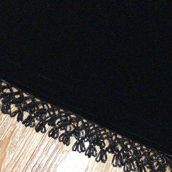 Xscape Black Velvet Top Size Medium - Picture 3 of 4